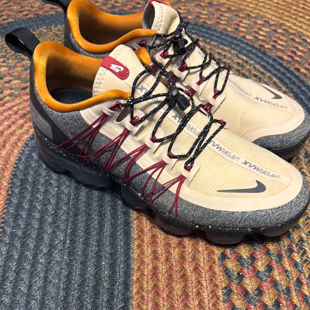 Nike Air VaporMax Flyknit Men's Shoes - Cream and Gray